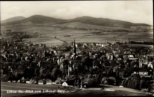 Ak Löbau in Sachsen, Blick vom Löbauer Berg auf die Stadt