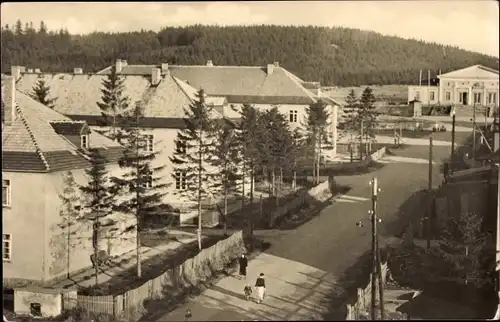 Ak Rabenberg Breitenbrunn im Erzgebirge, Straßenpartie mit Kulturhaus