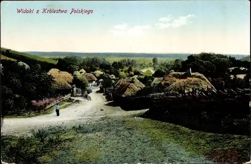 Ak Polen, Widoki z Krolestwa Polskiego, Blick auf ein Dorf, Häuser mit Strohdächern