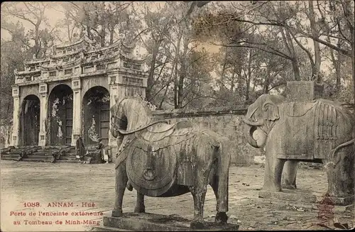 Ak Annam Vietnam, Hue, Porte de l´enceinte exterieure au Tombeau de Minh Mang