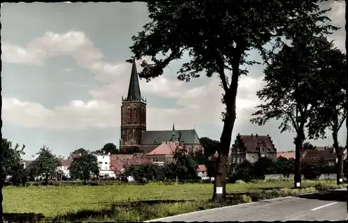 Ak Elten Emmerich am Niederrhein, Kirche, Ortspartie