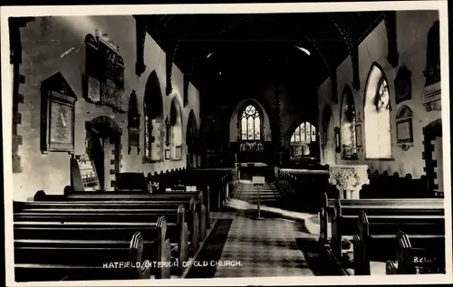 Ak Hatfield East England, Old Church, Innenansicht