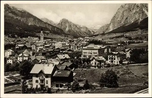 Ak Cortina d'Ampezzo Veneto, Rosa, Punta Fiammes, Blick auf den Ort, Gebirge