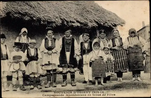 Ak Souvenir d'Orient 1914 à 1918, Campagnards Macédoniens en tenue de Fetes