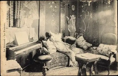 Ak La Prieure, Le Fumoir, Wohnstube, Klavier, Fächer