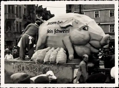 Foto Ak Festzug, Schwein, Geldsäcke, Fest