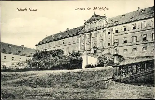 Ak Bad Staffelstein am Main Oberfranken, Schloss Banz, Inneres des Schlosshofes
