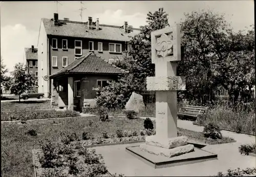 Ak Schmölln in der Oberlausitz, Neubaugebiet, Sonnenuhr