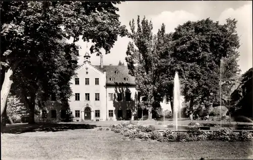 Ak Falkenstein im Vogtland, Schloss, jetzt Heimatmuseum und Sparkasse