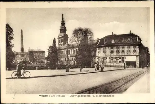 Ak Worms am Rhein, Ludwigsdenkmal und Martinskirche, Radfahrer