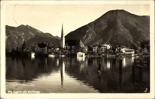 Ak Egern am Tegernsee Oberbayern, Ortsansicht mit Wallberg, Kirche