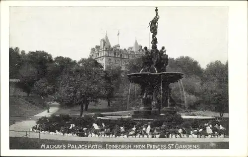 Ak Edinburgh Schottland, Mackays Palace Hotel from Princes St. Gardens