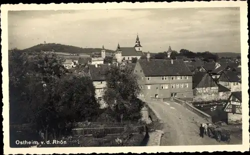 Ak Ostheim vor der Rhön Unterfranken, Blick auf den Ort, Fuhrwerk, Wohnhäuser