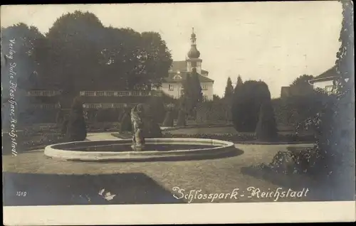 Foto Ak Zákupy Reichstadt Region Reichenberg, Schlosspark, Brunnen