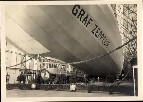 Foto Luftschiff LZ 127, Graf Zeppelin, Taufe