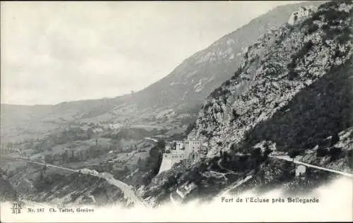 Ak Bellegarde environs Ain, Fort de l'Ecluse, Blick zu einem Gebäude am Felsen