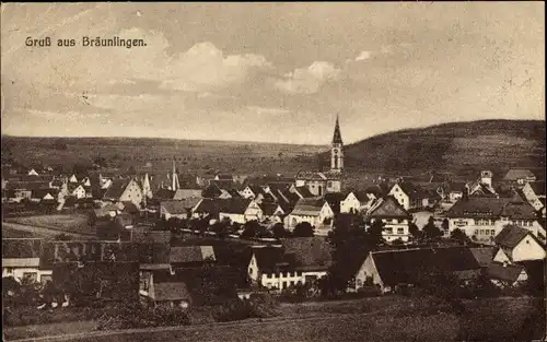 Ak Bräunlingen in Baden Württemberg, Totalansicht vom Ort, Vogelschau, Kirche, Hügel