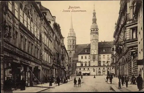 Ak Bautzen in der Oberlausitz, Innere Lauenstraße, Passanten, Türme