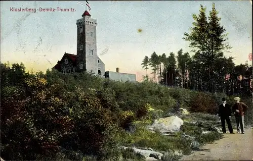 Ak Demitz Thumitz in Sachsen, Klosterberg mit Turm, Wanderer