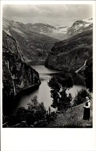 Ak Norwegen, Fjordlandschaft, Mädchen