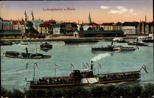 Ak Ludwigshafen am Rhein, Blick auf die Stadt vom anderen Ufer, Dampfschiffe