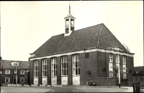 Ak Bruinisse Zeeland, Ned. Herv. Kerk met Pastorie