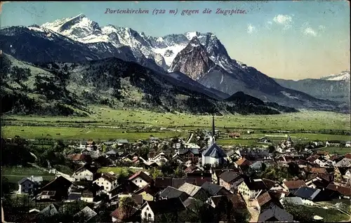 Ak Garmisch Partenkirchen in Oberbayern, Ortsansicht gegen die Zugspitze