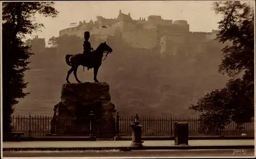 Ak Edinburgh Schottland, Castle and Scots Greys Memorial