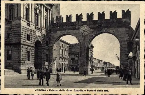 Ak Verona Veneto, Palazzo della Gran Guardia e Portoni della Bra, Straßenansicht, Stadtuhr