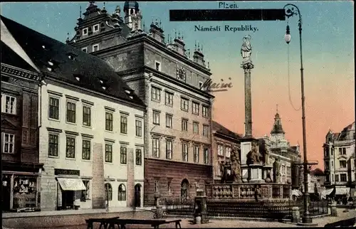 Ak Pilsen Tschechien, Namesti Republiky, Geschäfte, Brunnen