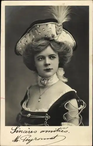 Ak Portrait einer jungen Frau mit Hut und Halsband