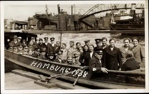 Foto Ak Hamburg, Hamburger Hafen, Werft, Rundfahrtboot mit Passagieren 1938