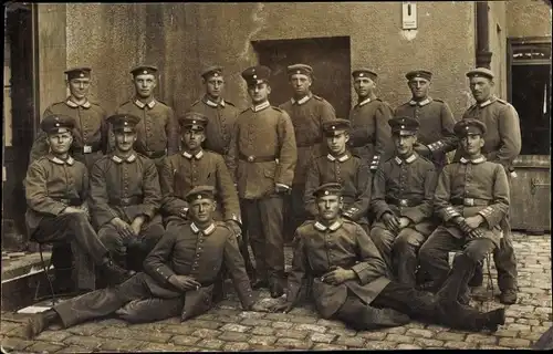 Foto Ak Deutsche Soldaten in Uniform, Gruppenbild, Mich. Achner, München