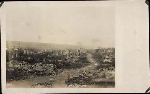 Foto Ak Malancourt Lothringen Meuse, Trümmer des Ortes, Kriegszerstörung I. WK, 1917