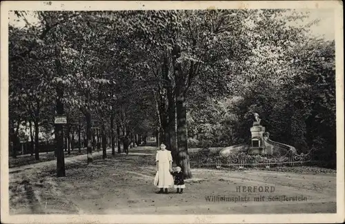 Ak Herford in Westfalen, Wilhelmsplatz, Schillerstein