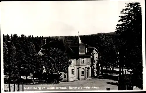 Ak Muldenberg Grünbach im Vogtland, Weidlich Haus, Bahnhofshotel