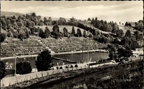 Ak Tannenbergsthal im Vogtland, Stadtbad, Badegäste