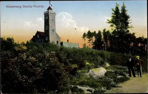 Ak Demitz Thumitz in Sachsen, Klosterberg mit Turm, Wanderer
