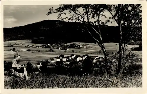 Ak Cunewalde Oberlausitz, Ortschaft, Czorneboh, Frau spielt a.d. Laute, Bieleboh