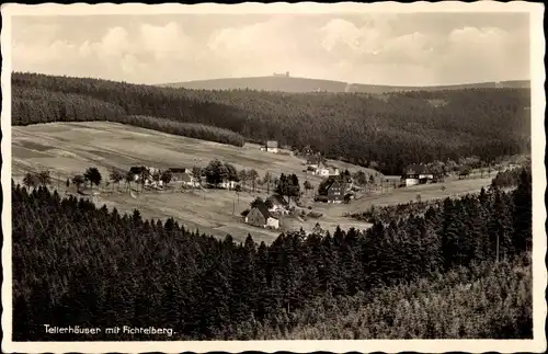 Ak Tellerhäuser Breitenbrunn Erzgebirge, Ortspanorama mit Fichtelberg