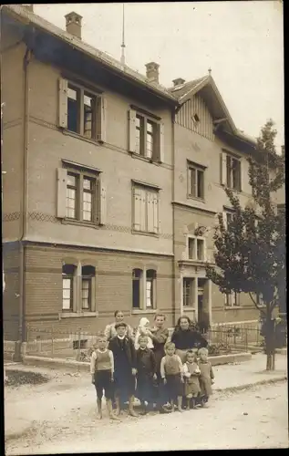 Foto Ak München, Wohnhaus, Frauen und Kinder, Fritz, 1911