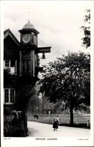 Ak Abinger Hammer Surrey England, Ortsansicht, Turm, Uhr, Pferd
