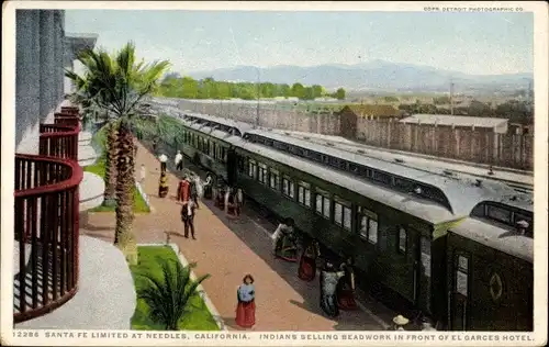Ak Needles Kalifornien USA, Santa Fe Park, Indians Selling Beadwork in Front of El Garces Hotel