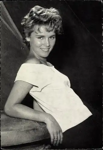 Ak Schauspielerin Susanne Cramer, Portrait