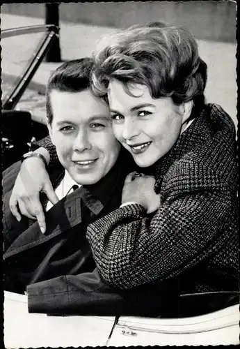 Ak Schauspieler Conny Froboess und Peter Weck, Portrait