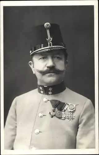 Ak Kuk Offizier in Uniform, Tschako, Orden