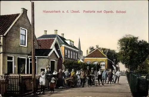 Ak Nieuwerkerk aan den IJssel Südholland, Pastorie met Openbare School