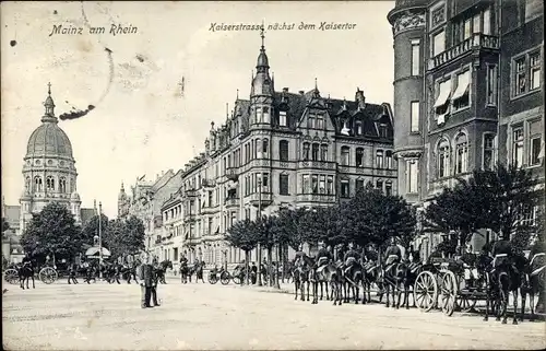 Ak Mainz am Rhein, Kaiserstraße nächst dem Kaisertor, Kavallerie