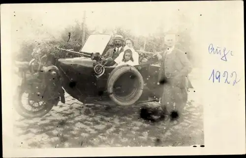 Foto Ak Dreirad Automobil, Familie