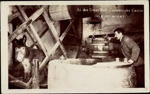 Ak Carisbrooke Isle of Wight England, Carisbrooke Castle, The Great Well, Draw Wheel